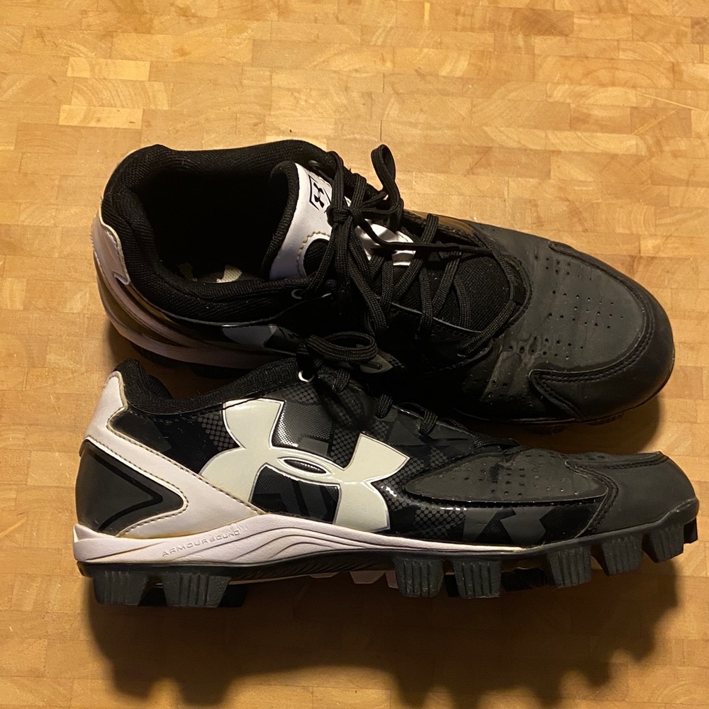 Under Armour Black and White Sports Cleats